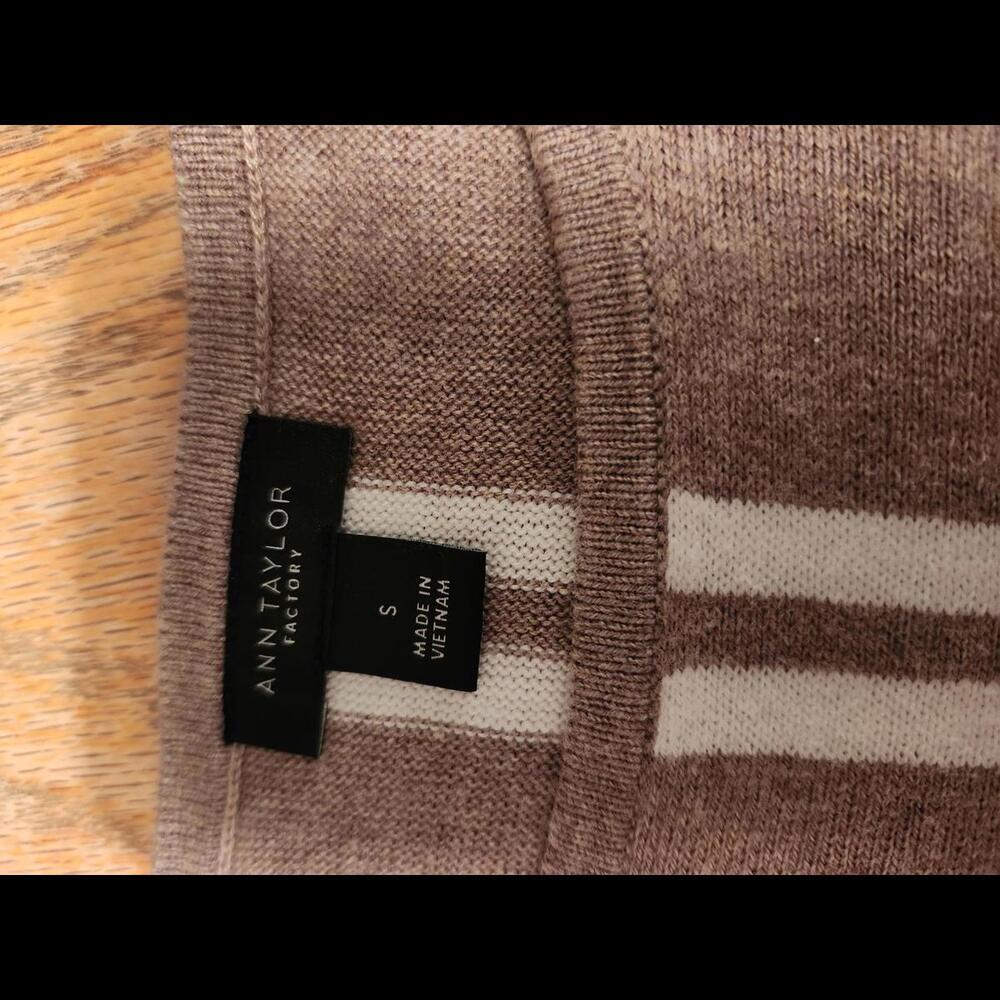 Ann Taylor knit top sz S - Picture 2 of 3